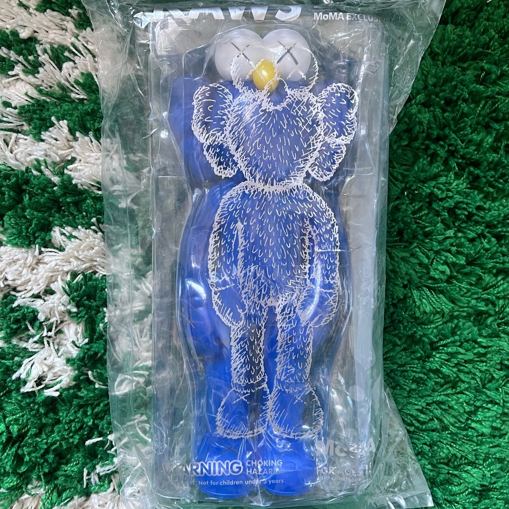 KAWS BFF Unopened 2017 Blue MOMA Exclusive Vinyl Collectible Figure